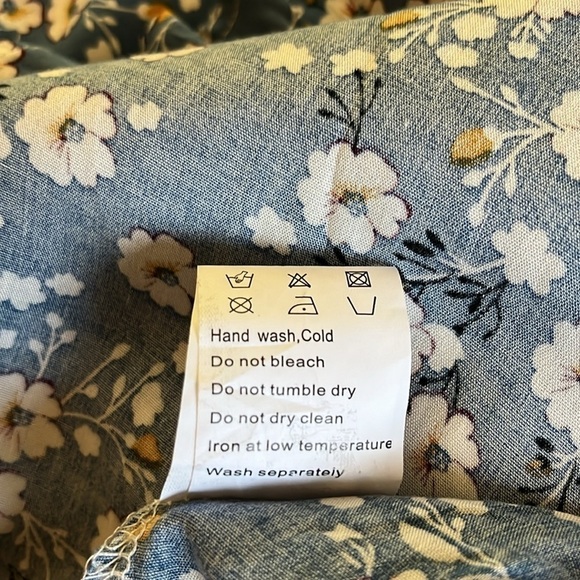 KorMei blue with white flowers romper with long cover in the back. Size M. NWT. - Picture 13 of 13